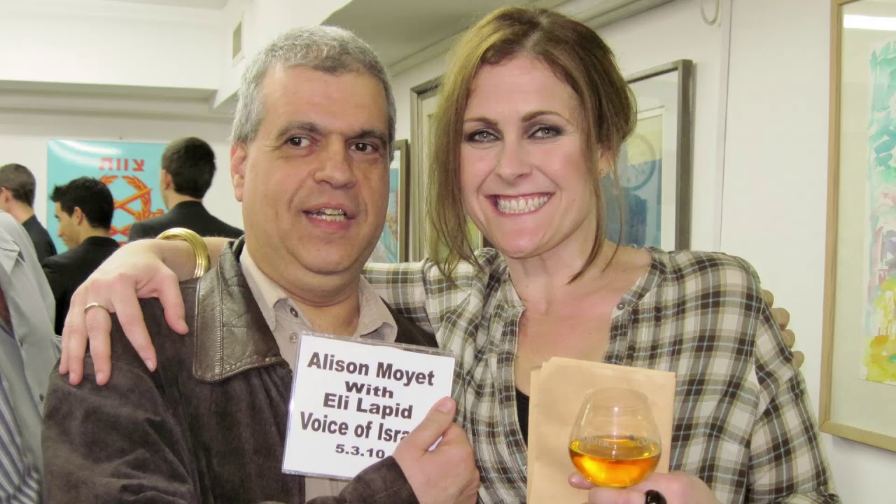 אלי לפיד מראיין את אליסון מויה Eli Lapid Interviews Alison Moyet of Yazoo