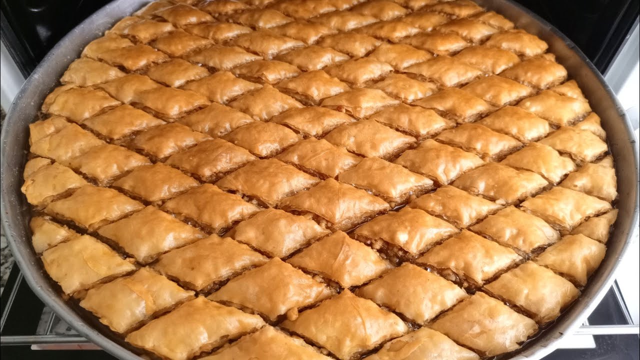 Oklavayla Tek Tek Açma Derdi Yok  😱 Merdane ile 4 Beze Açarak  En Kolay Ev Baklavası Tarifi