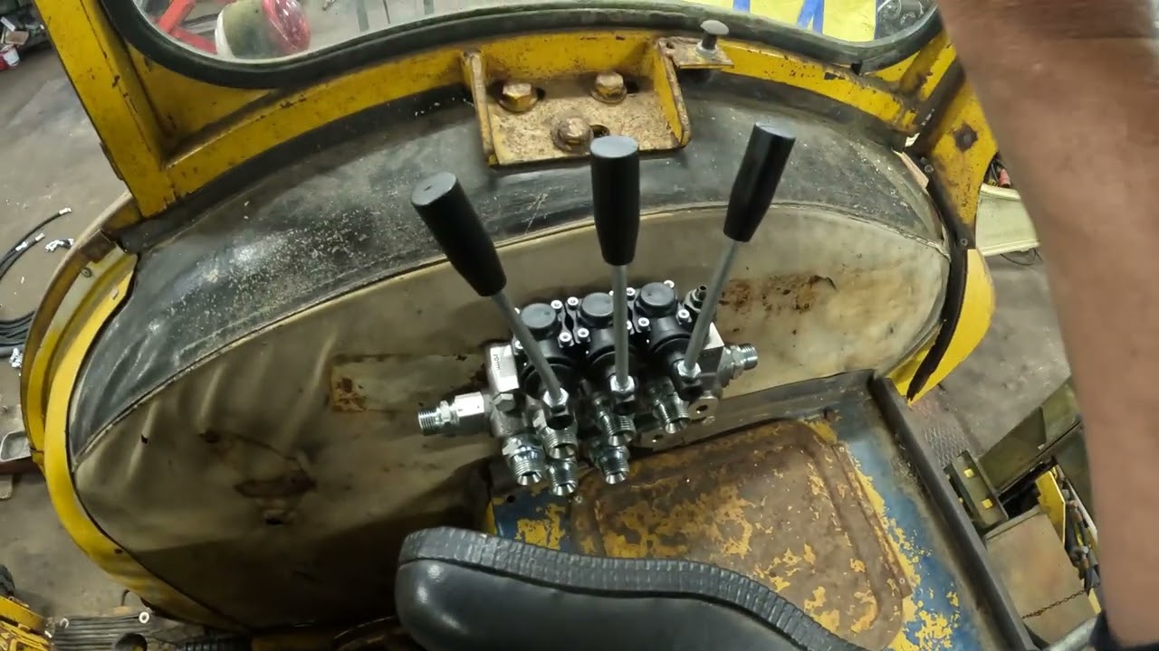 Ford 5000 får ny bakre hydraulik DEL 1