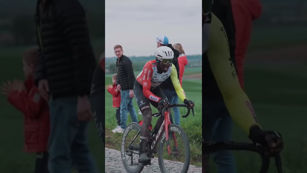 Biniam Girmay attacks the cobbles 🦁 #cycling #biniamgirmay