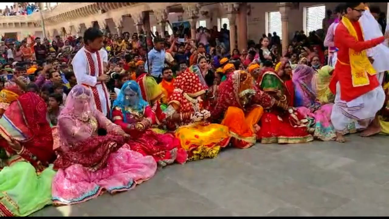 #बरसाना से #नंदगांव पहुंची होली खेलने का निमंत्रण देने सखियां#barsana #barsanatemple