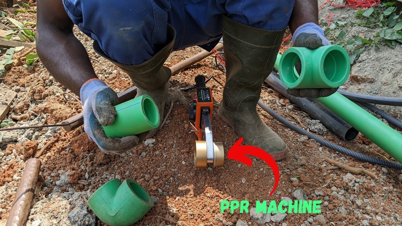 Démonstration et explications détaillées en rapport avec l'utilisation d'une machine et tuyaux PPR.