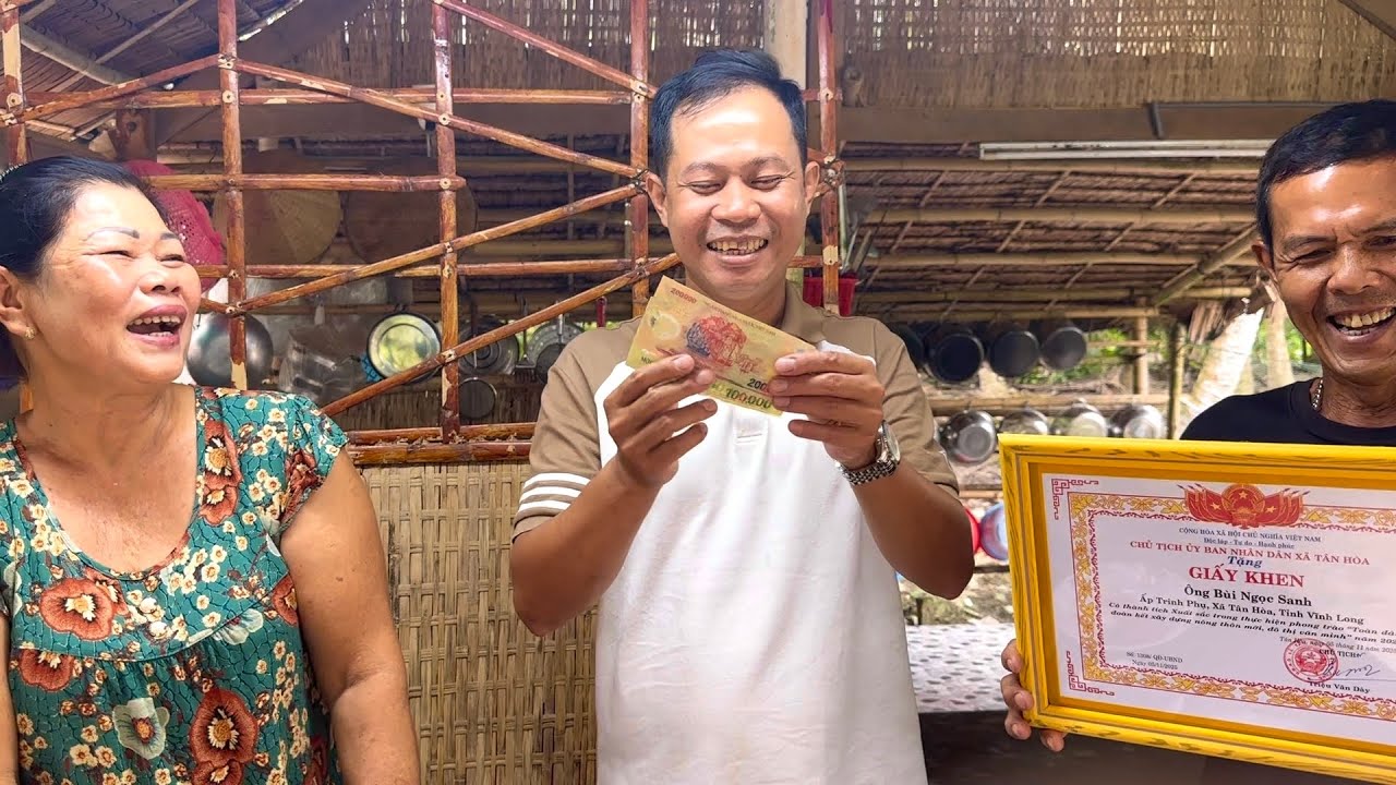 Mắm Lóc Chưng Thịt Gia Đình Vui Mừng Nhận Được Giấy Khen Và Bao Lì Xì /at6n