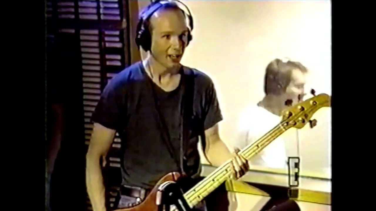 Hum - Howard Stern TV Show July 27 1995 * Electra 2000 * You'd Prefer An Astronaut * Stars