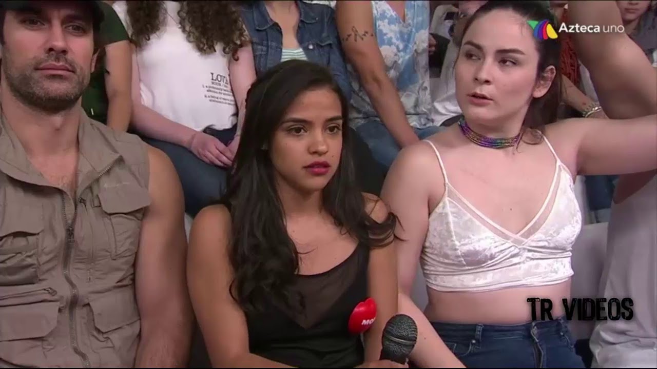 Moni Pela Con Alexia Por El Beso De Angel / Enamorandonos