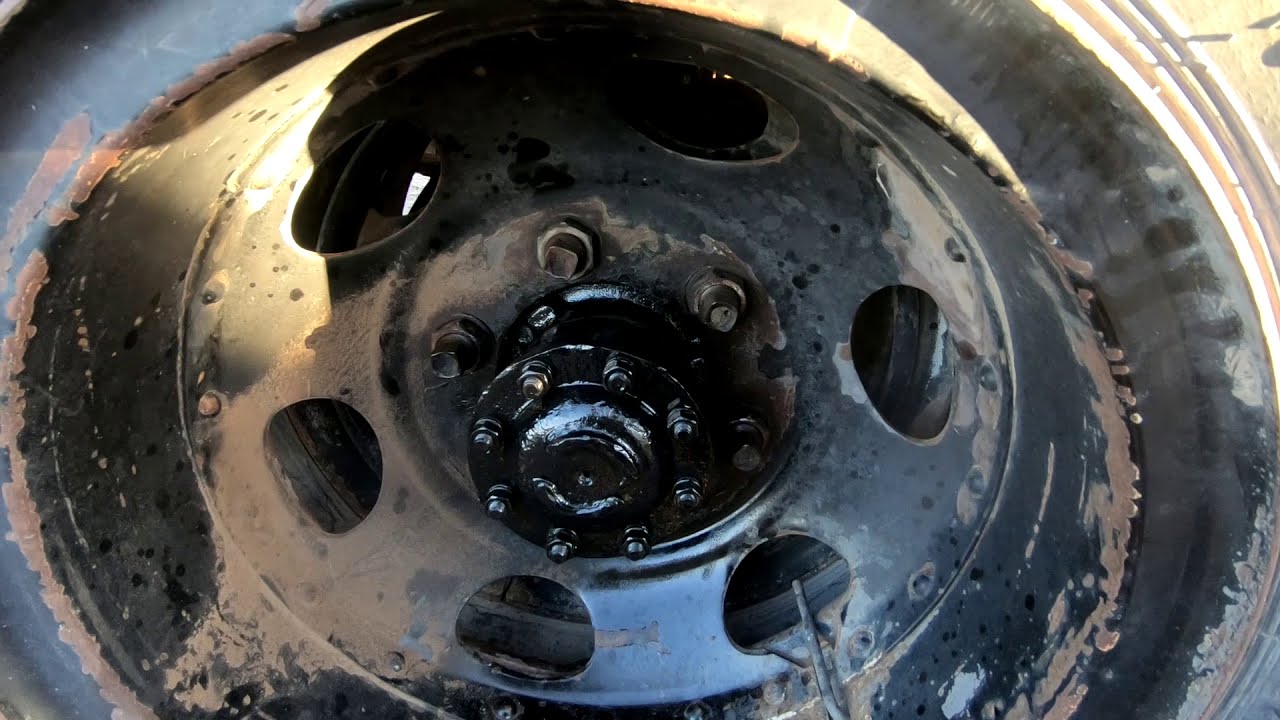 1967 Ford F600 Rear Axle and Brakes Part 3 - How NOT to fix using the wrong tools.