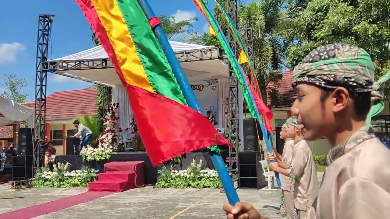 UPACARA ADAT PERPISAHAN KELAS 9 SMPN 1 SALOPA TAHUN AJARAN 2022-2023
