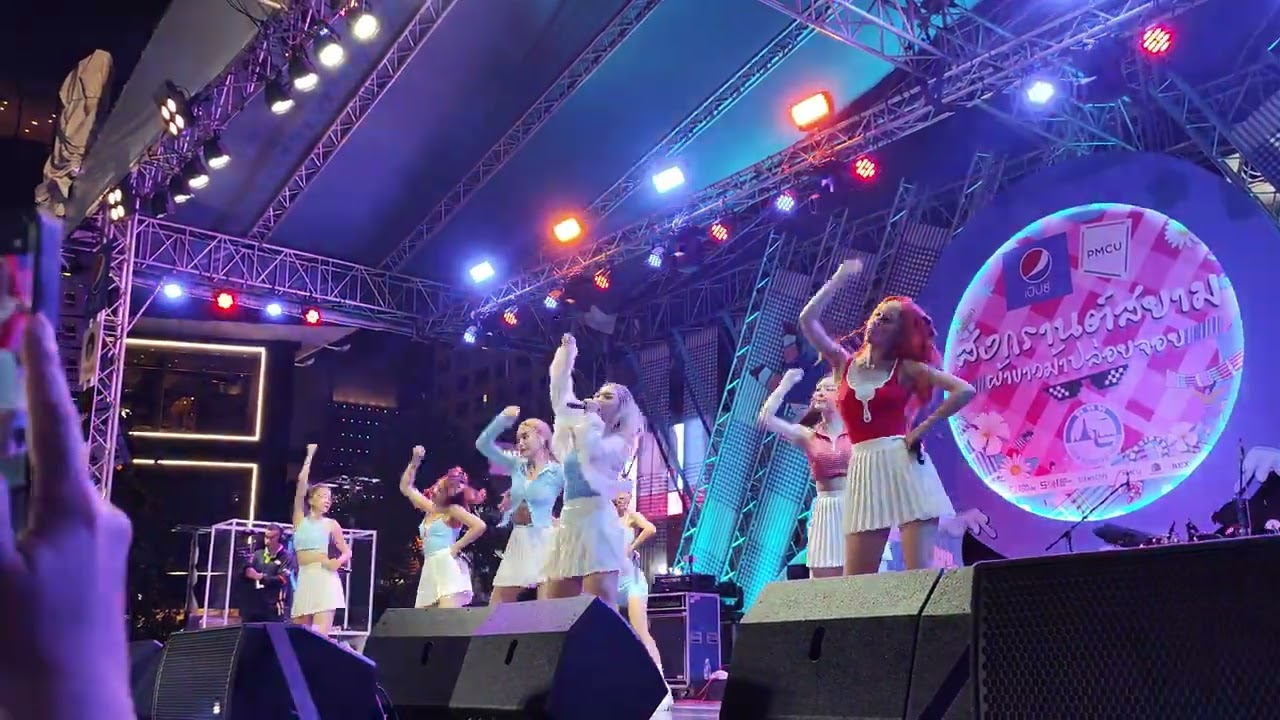 4EVE : 4EVER @ สงกรานต์สยาม ผ้าขาวม้าปล่อยจอย - Siam【4K 60FPS】