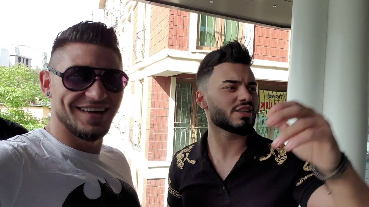 Prin oraș cu băieții de la Puterea Dragostei. MOCANU  SI JADOR VLOG IN VLOG