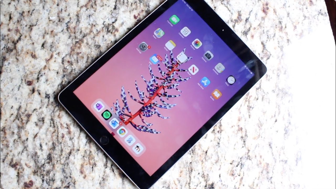 iPad 6-го поколения в 2026 году! (Стоит ли он того?) (Обзор)