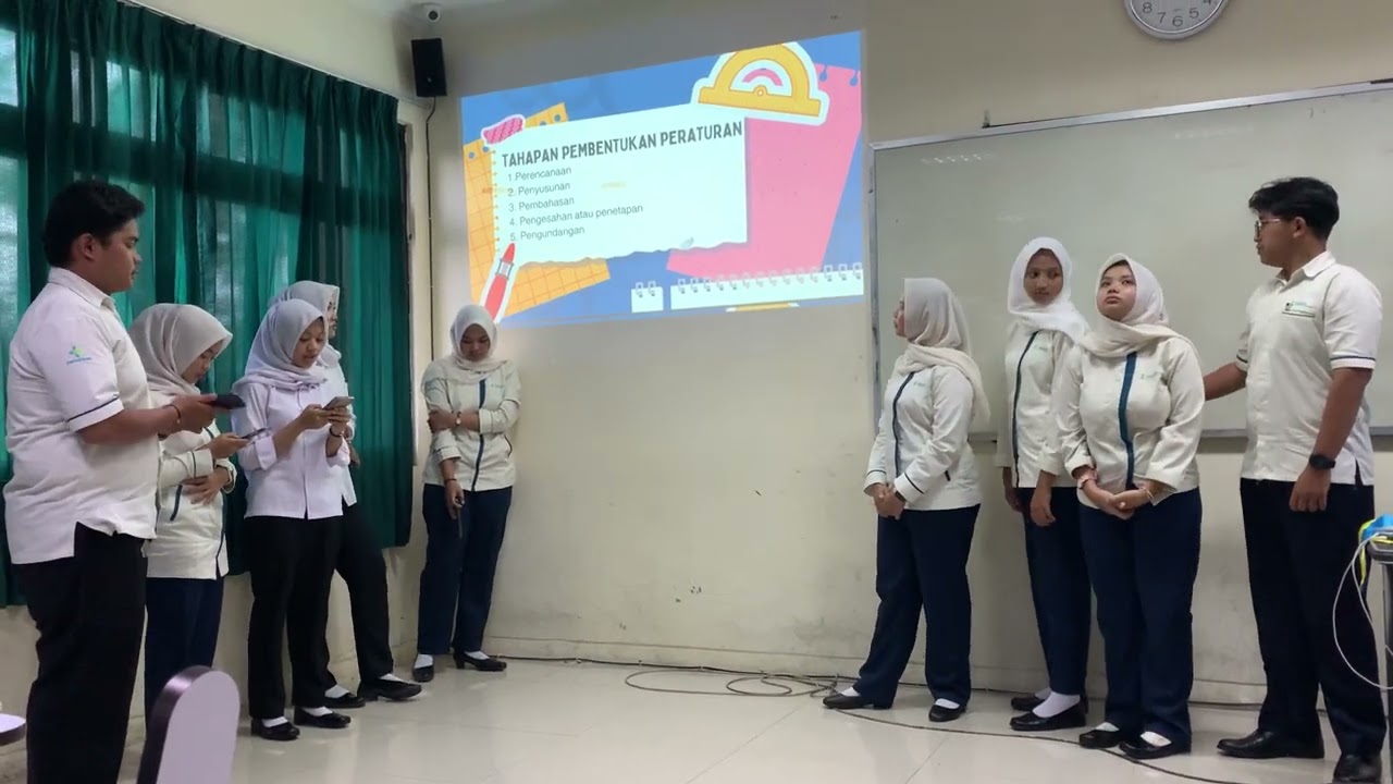 TUGAS PRESENTASI MATA KULIAH PERUNDANG-UNDANGAN KELOMPOK 1 (RESUME UU NO 12 TAHUN 2011). 
