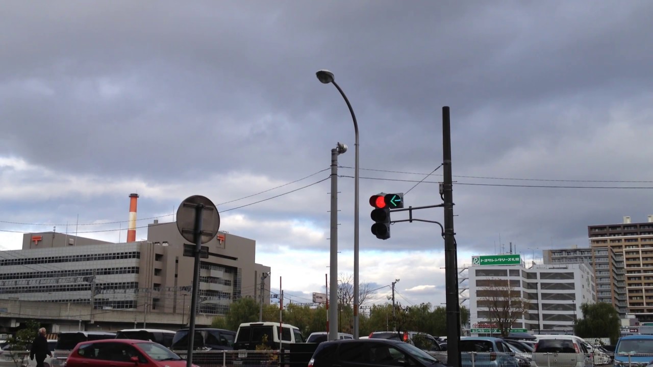 赤と矢印しか使わない信号