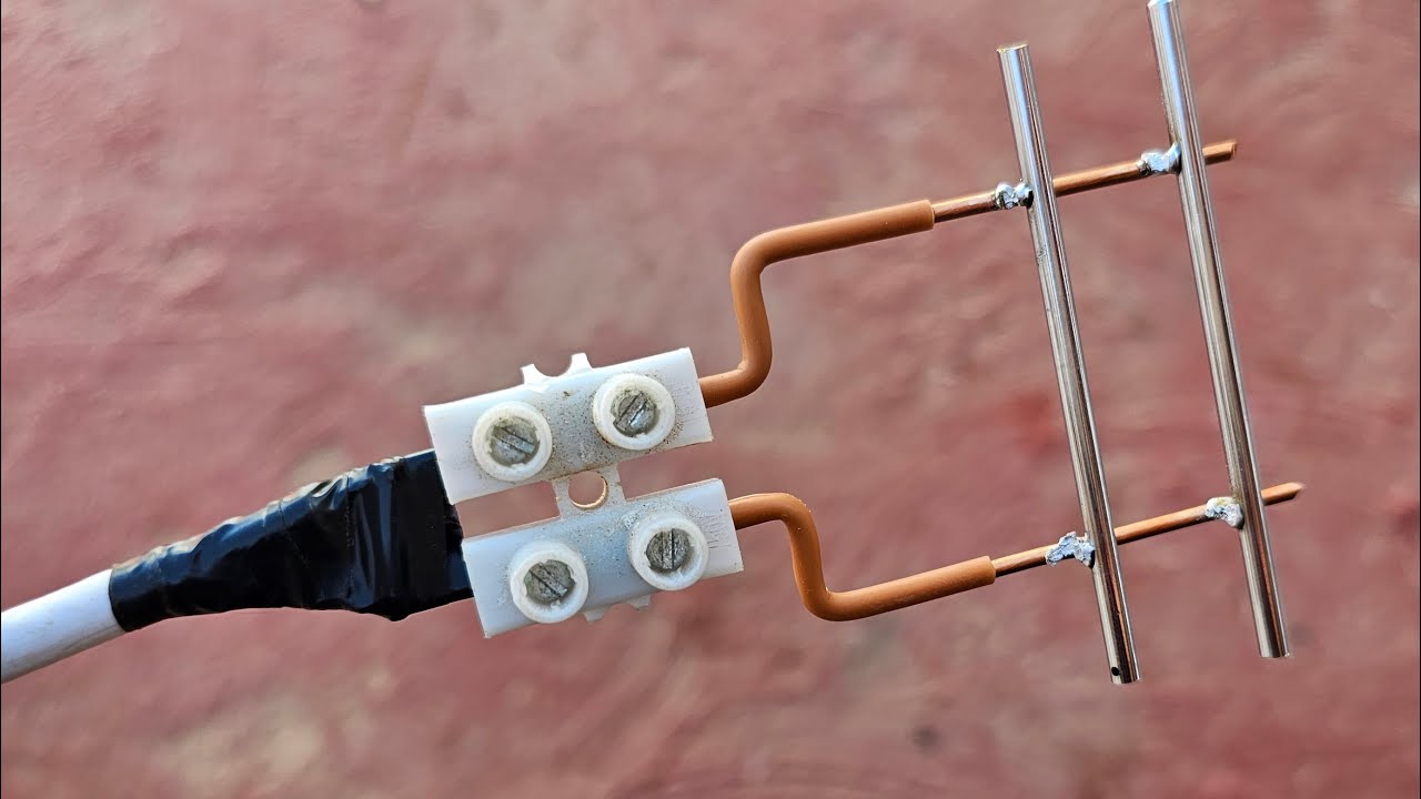 How to make a very powerful digital antenna using electric dominoes
