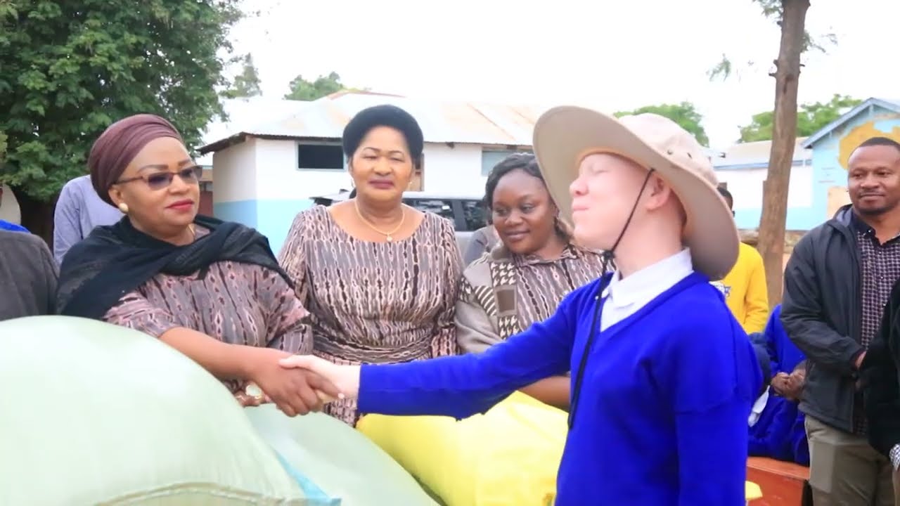 WANAWAKE WALETA TABASAMU KWA WATOTO WENYE UHITAJI MAALUM SHULE YA MSINGI KIZEGA