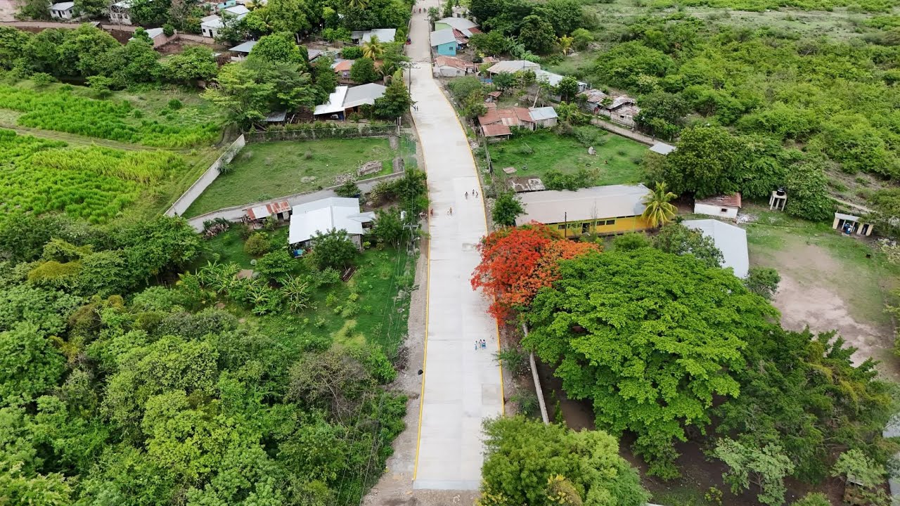 Alcaldía de Comayagua y la comunidad de Las Liconas continúan avanzando con obras de pavimentación