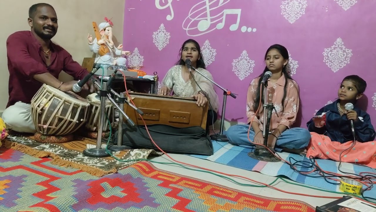 हरी जय जय राम रामकृष्ण हरी,;;;;; सुंदर गायन 