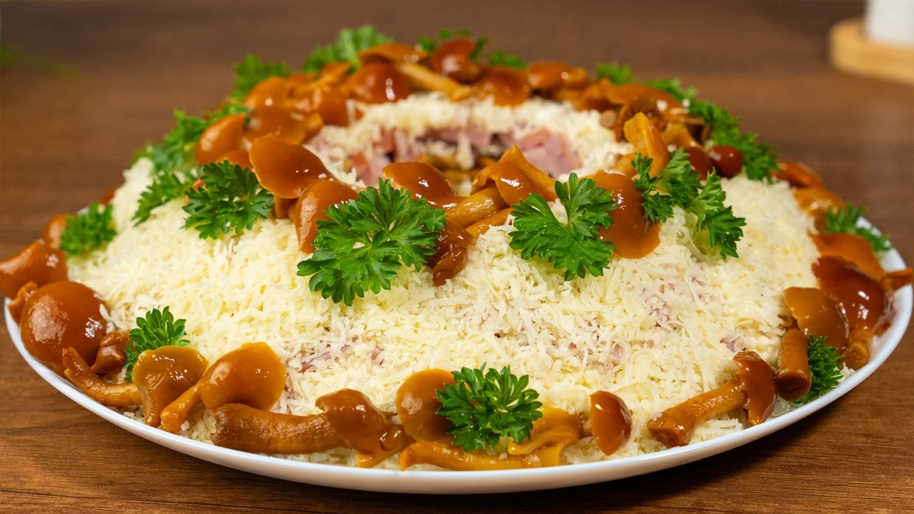 Этот салат станет хитом любой вечеринки! Выглядит потрясающе, а на вкус ещё лучше!