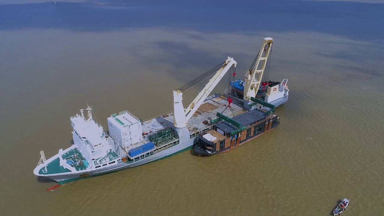 SAL: MV Svenja, discharging river cruise vessel in Brazil