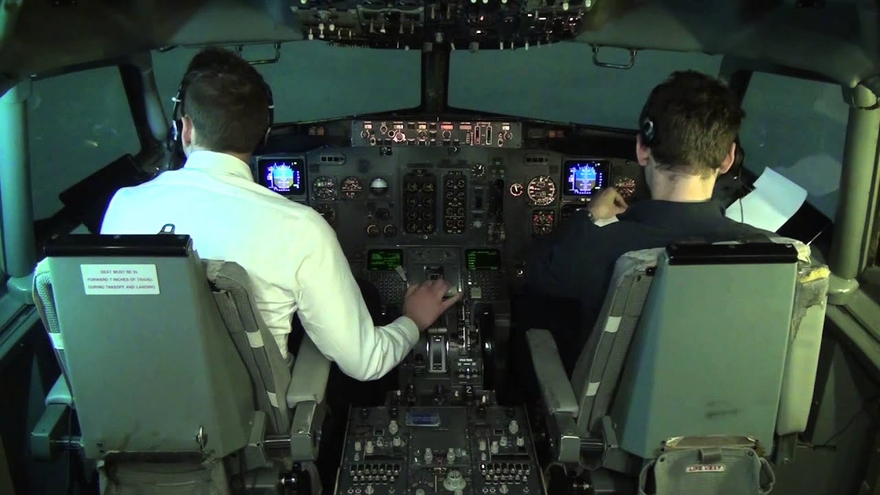 Полёт на Boeing 737-CL: видео из кабины пилота (часть 2) — Baltic Aviation Academy