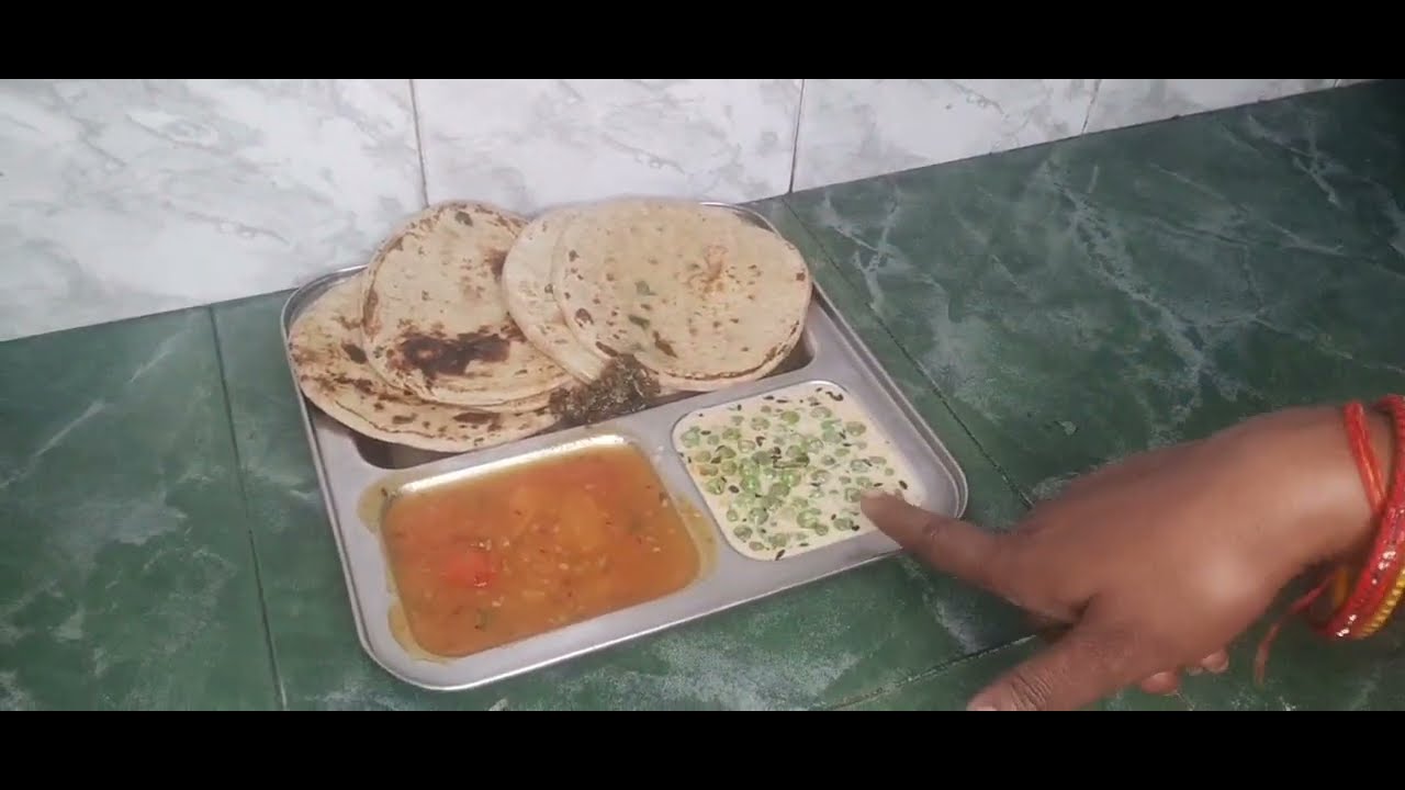 Roti with matar ka rayta