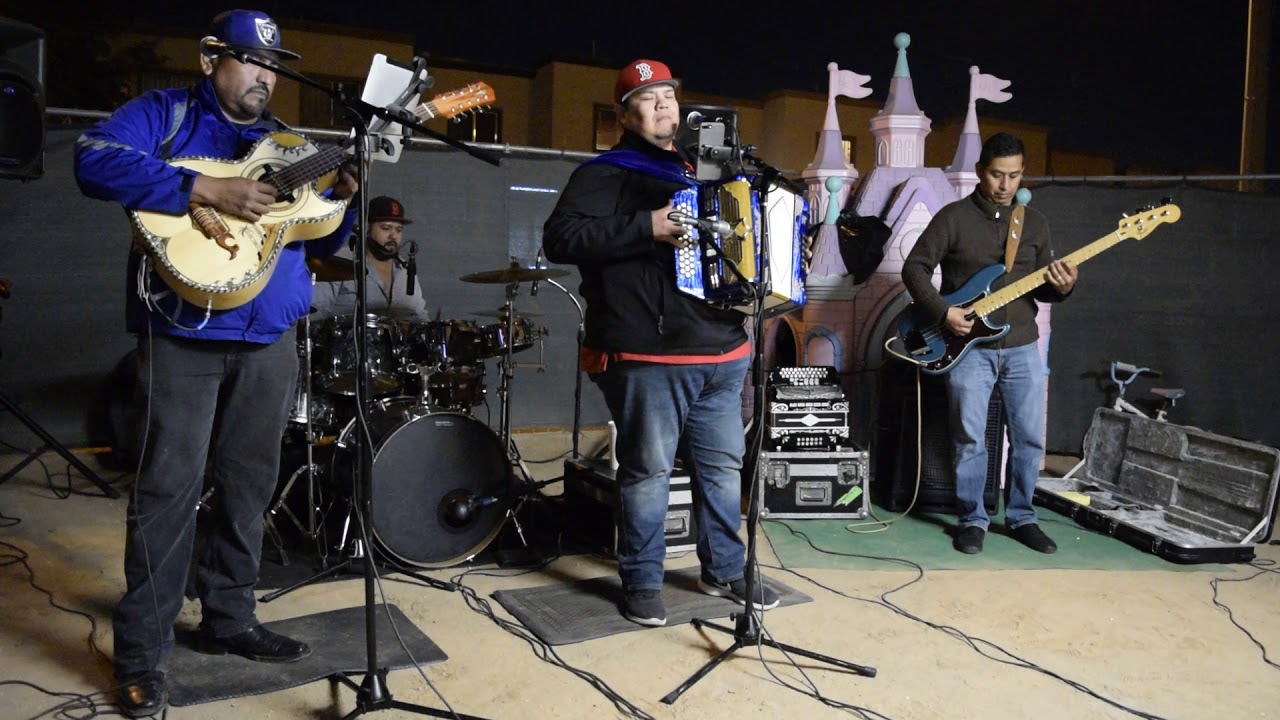 BOBBY Y SUS ESTELARES DEL NORTE - MUJER PASEADA AQUILA ACCORDION ACORDEON