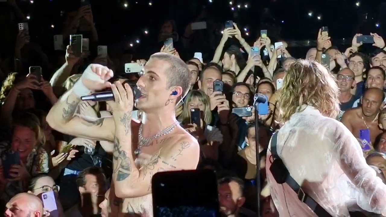 @ManeskinOfficial Live Trieste 16.07.2023 Torna a Casa & Vent'anni close up crowd singing #emotional