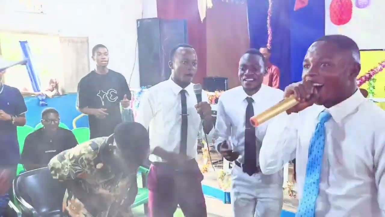 La chorale Union pour Christ EAC dans l'église EL SHADAÏ 
