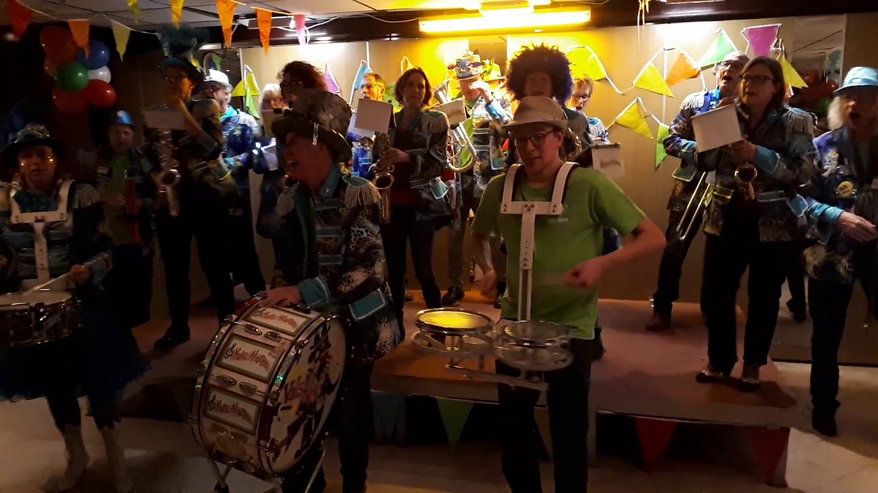 Blaaskapel Vals Alarm tijdens hun 27ste FestiValsAlarm in 't Trefpunt