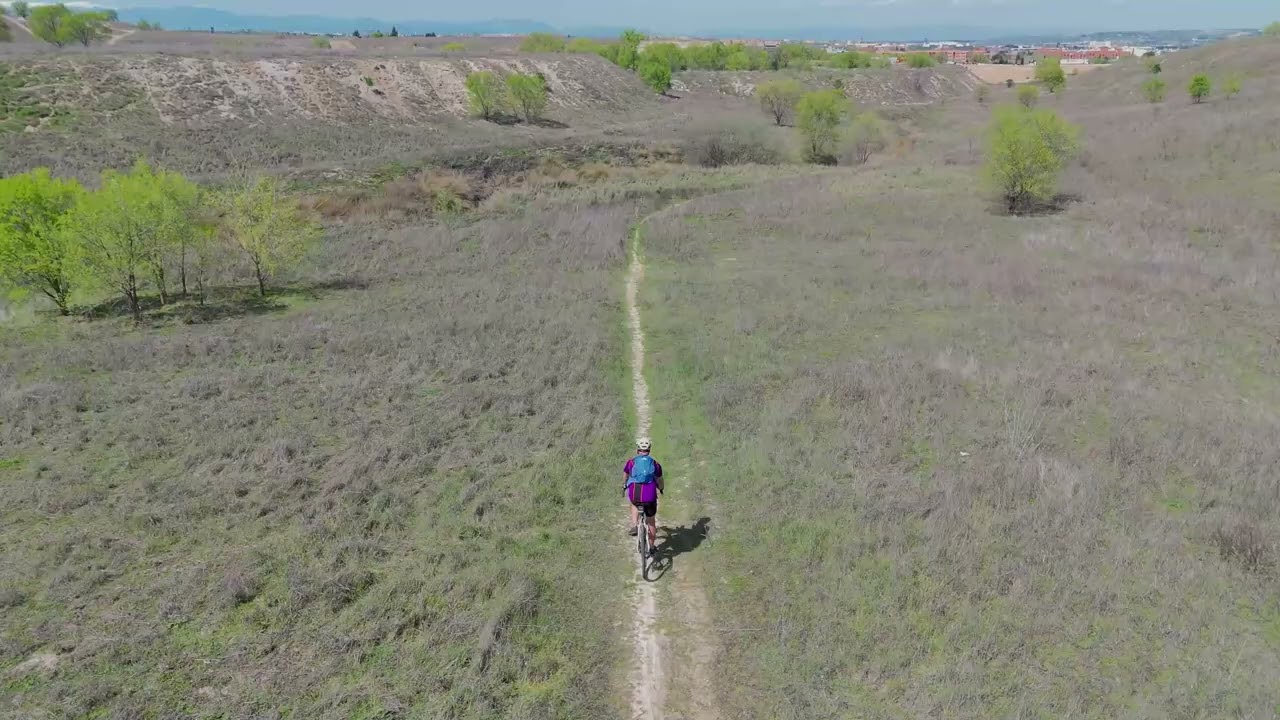 Dji mini 4 pro Active Track  /Gravel Biking /Spotlight & Orbit. (4k-60)