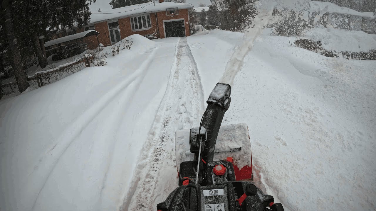 Clearing a Long Driveway After a Snow Storm!