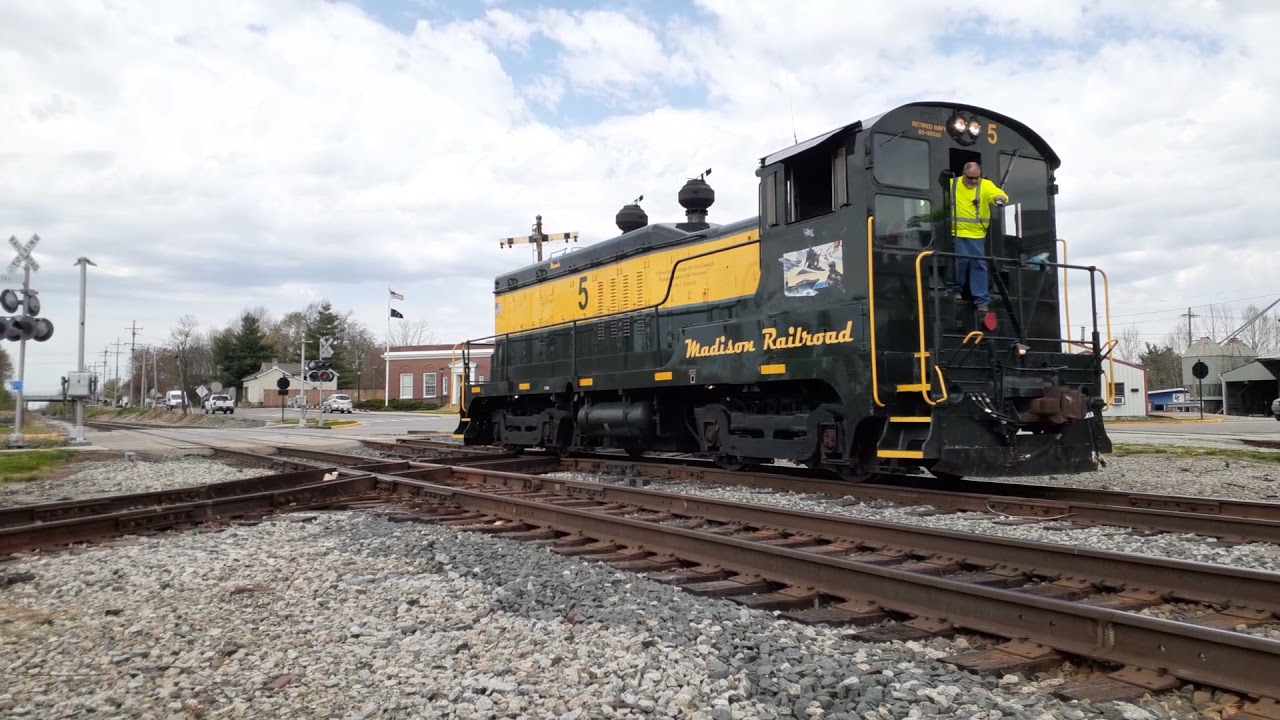 Madison Railroad No 5 running engine light through North Vernon Indiana