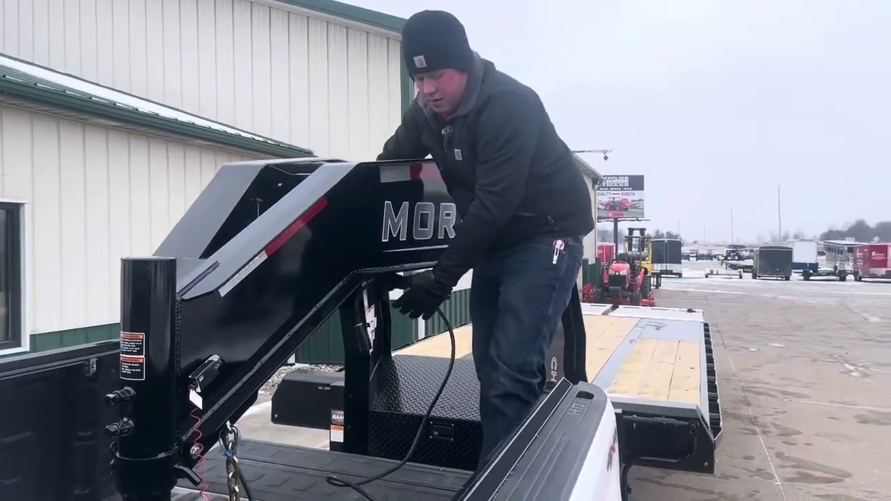 How to Hook Up a Gooseneck Trailer