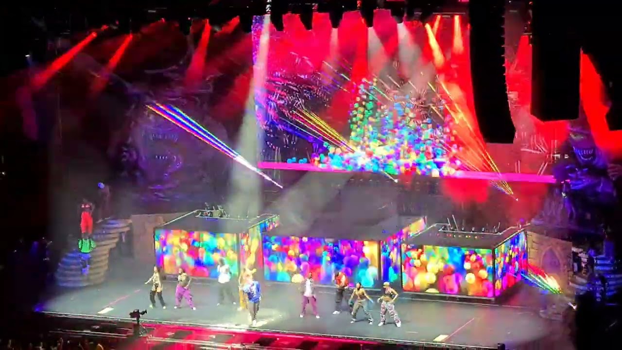 Go Crazy - Chris Brown - Under the influence tour - 16/2/2023