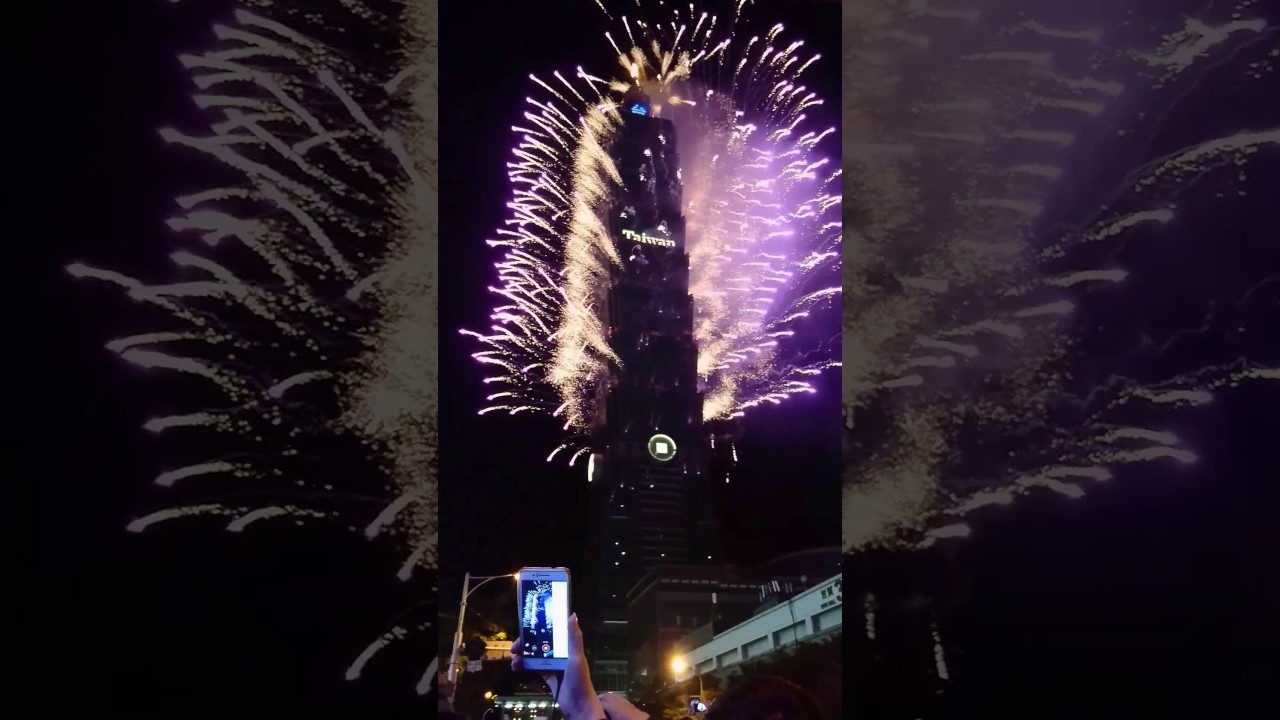 2017 New Year Countdown Fireworks (Taipei, Taiwan)