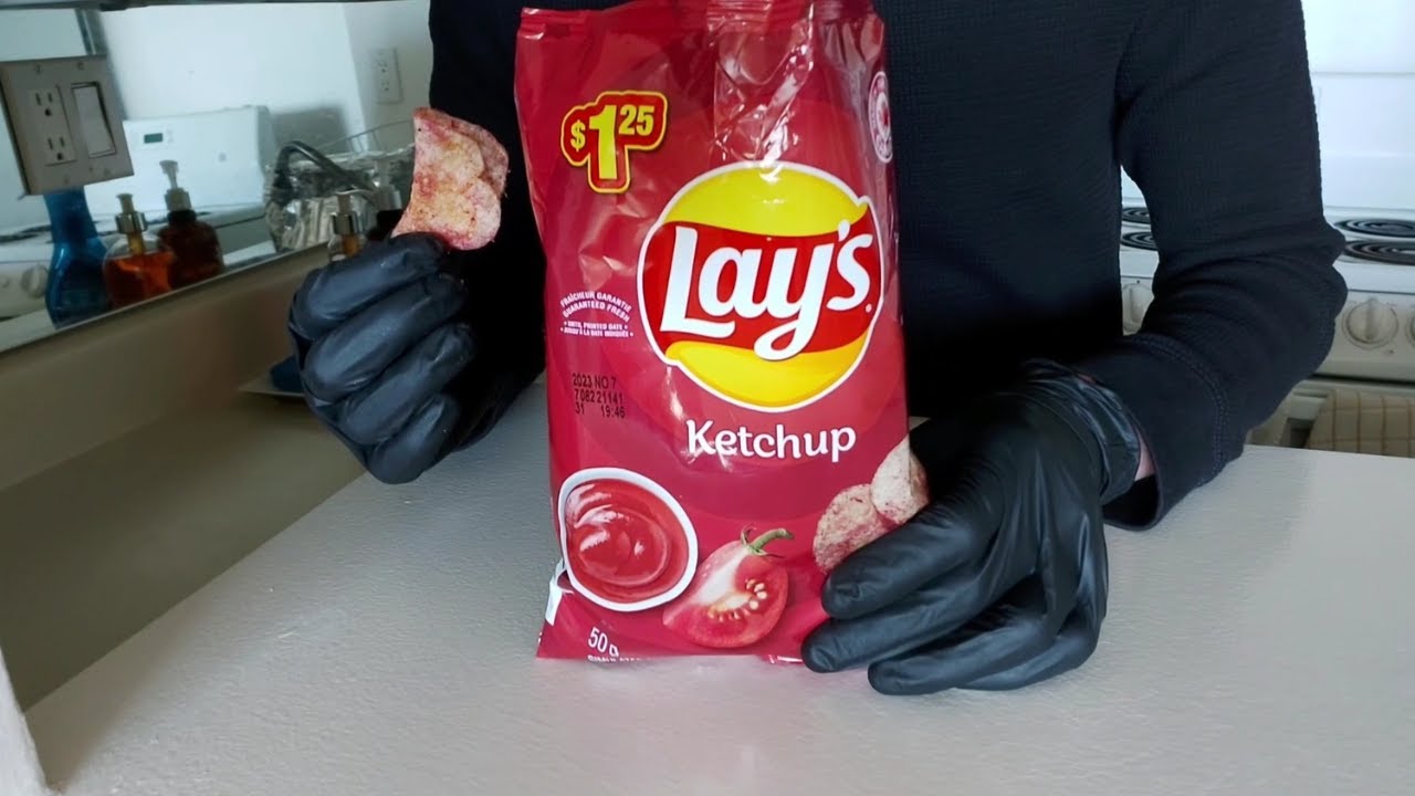 LAY'S Ketchup Potato Chips REVIEW - Chips Taste Test