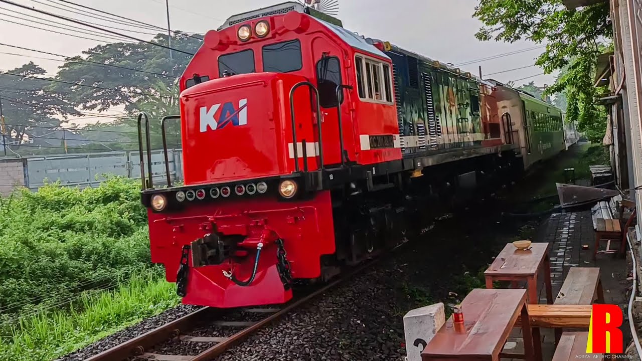 Hunting Kereta Api Versi Mager di Warkop Pinggir Rel Sidoarjo!