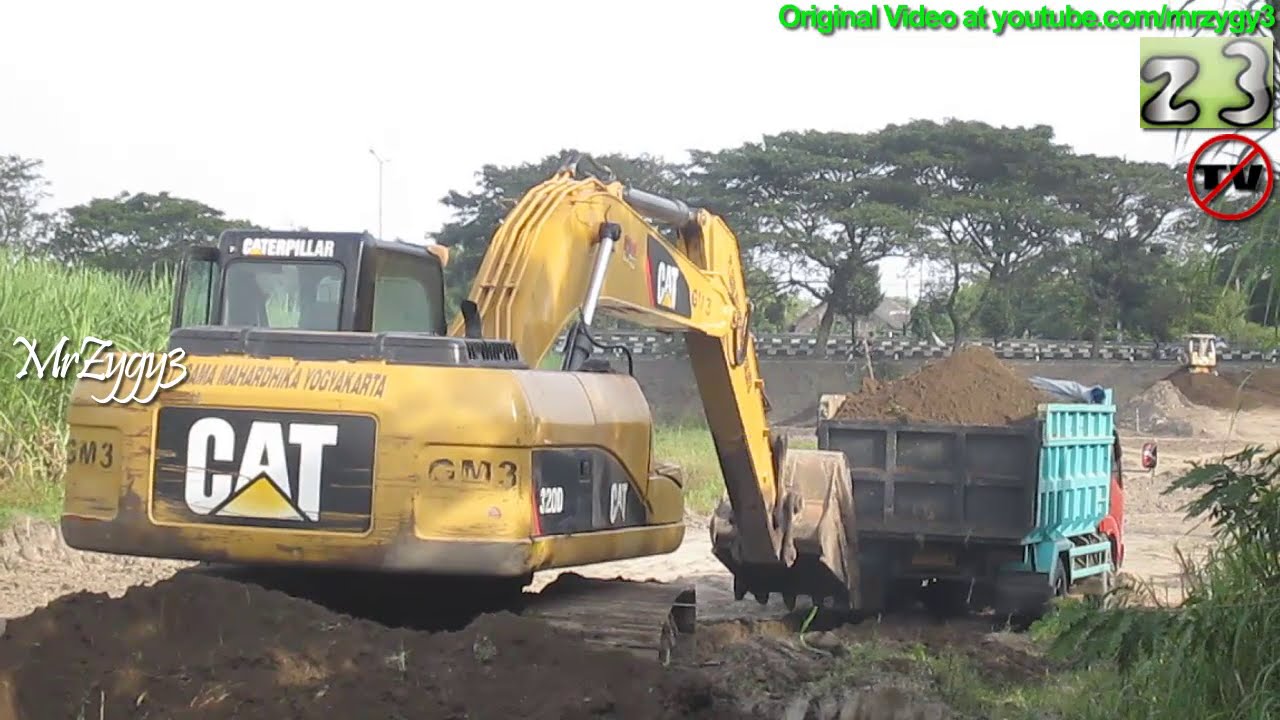 Just a Little Push of Excavator For Stuck Dump Trucks