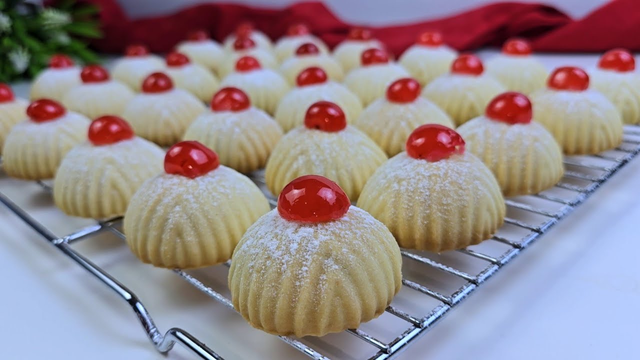 حلوة تذوب فالفم ذوبان محشية بحشو لذيذ 😋 جدا .. تقطع كمية كبيرة في وقت قصير