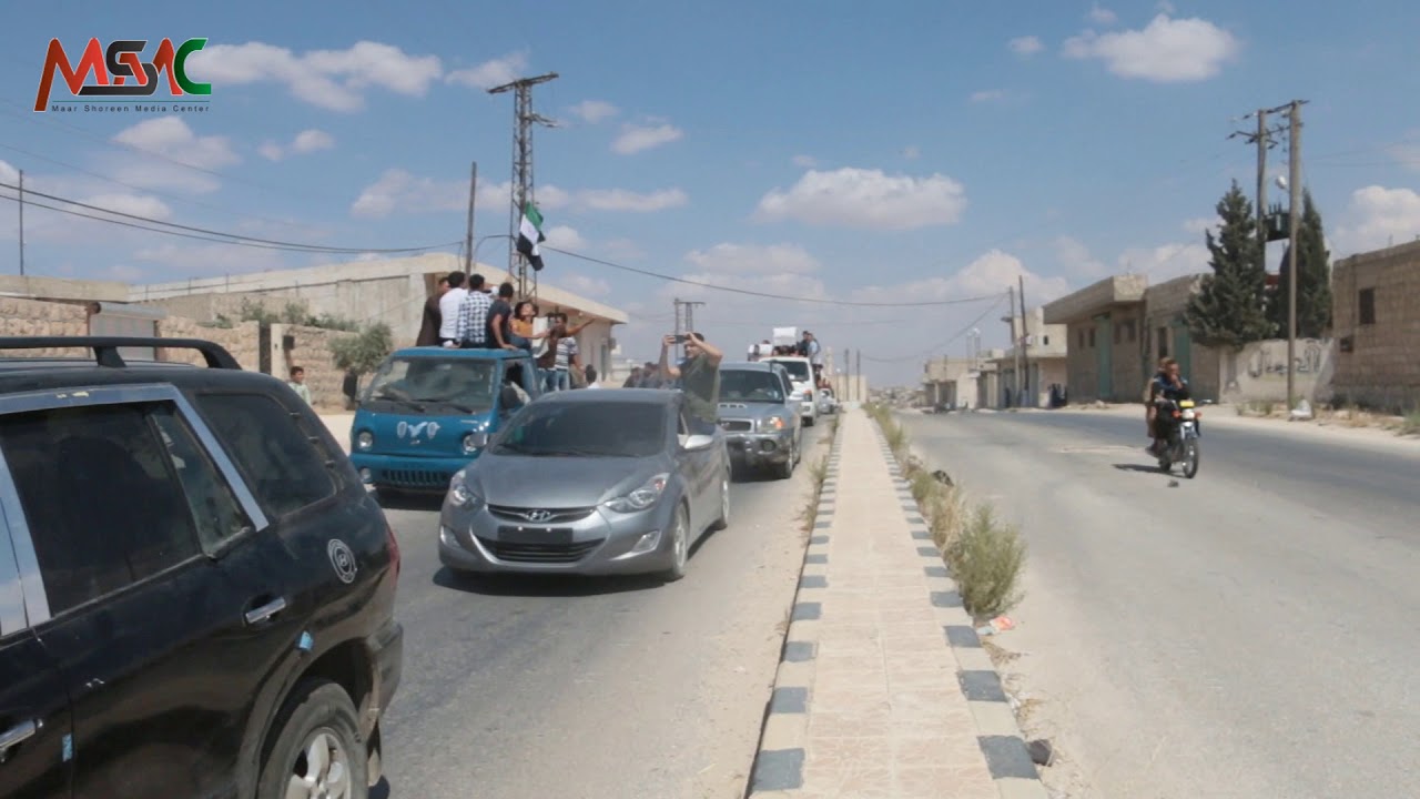 شاهد بالفيديو أهالي بلدة معرشورين  يتجهون بمظاهرة الى مدينة معرة النعمان