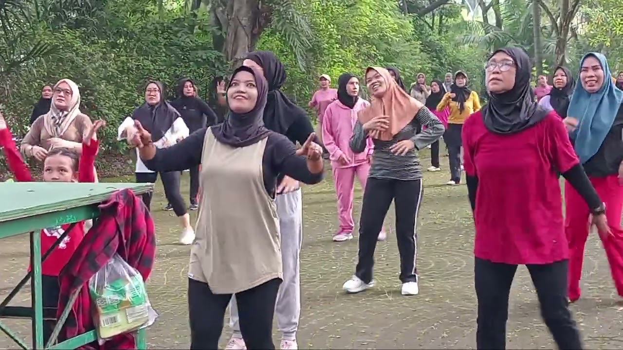 Wadidauuu ratu tego fitri and bunda ..jg lia ga mau kalah..anjayy gotanganya bikin uuhuuyy..😁😁