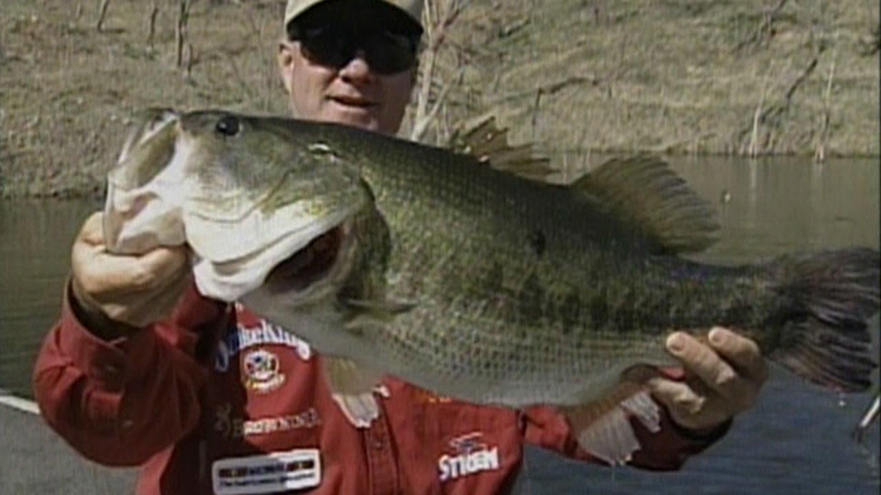 FOX Sports Outdoors Anchor Barry Stokes Catches 10 Pound Mexico Bass in 1998 Outdoor Trails Clip