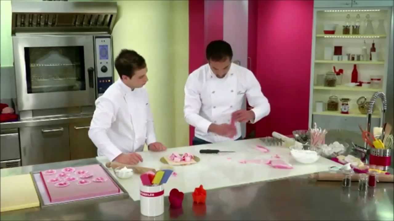 RENATO TORTE IN CORSO TUTORIAL COCCARDA PASTA DI ZUCCHERO CONSIGLIATA DA DOLCIARIA SIMONETTI