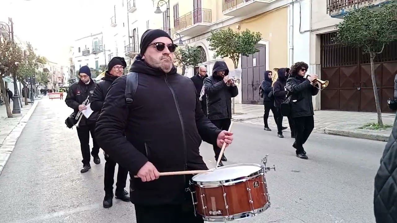 Banda di Noicattaro - marcia "Una lagrima sulla tomba di mia madre" - processione del' Addolorata