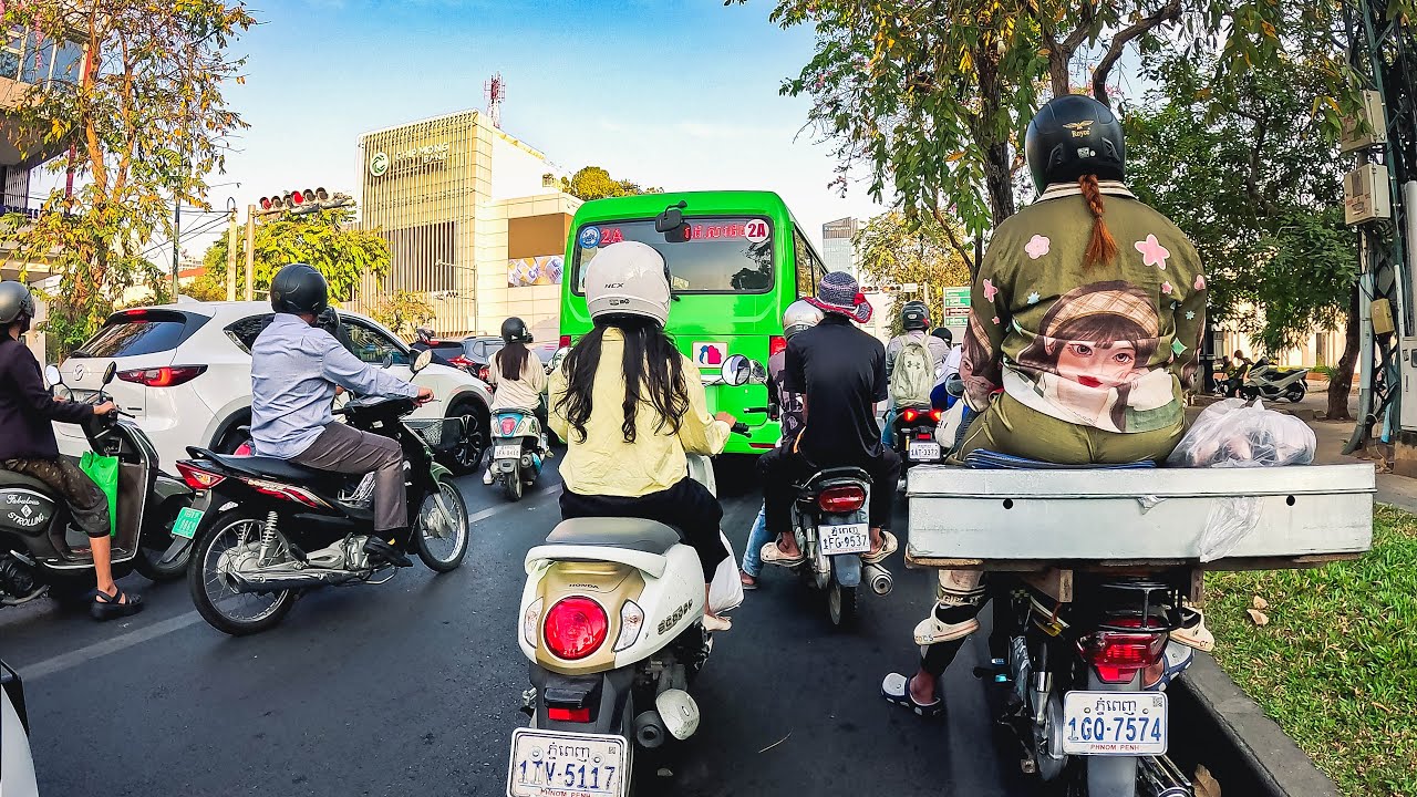 EP 221: Everyday motorcycle ride in Phnom Penh, Cambodia, 4K/60p