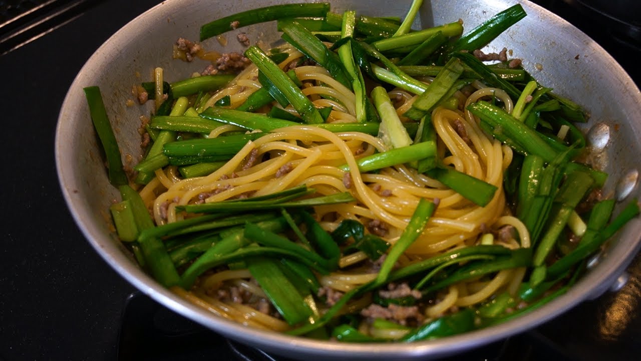 【醤油は日本の旨味！】マルちゃんのニラとミンチの正真正銘！和風パスタはこんな感じ【Pasta ai sapori orientali】
