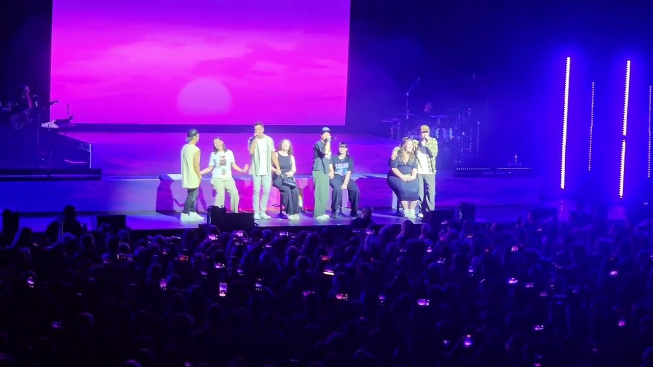 Big Time Rush: Festival Hall: Worldwide (4 Women Invited Onto The Stage)