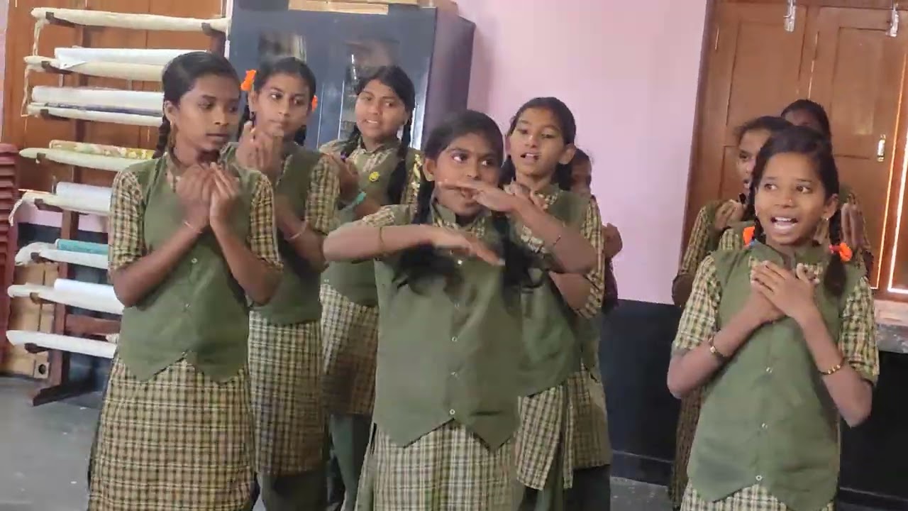 7th standard Hindi poem.... Padhna hai ji padhna hai. 👌👌👌🙏