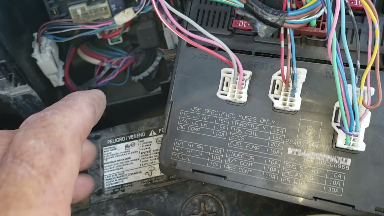 DONDE LOCALIZAR LOS FUSIBLES DE LOS CUARTOS Y LUCES BAJAS Y ALTAS