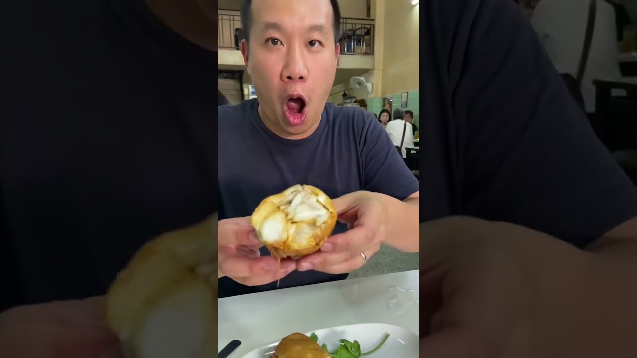 Trying GIGANTIC Crab Omelette from Michelin Star Jay Fai #shorts