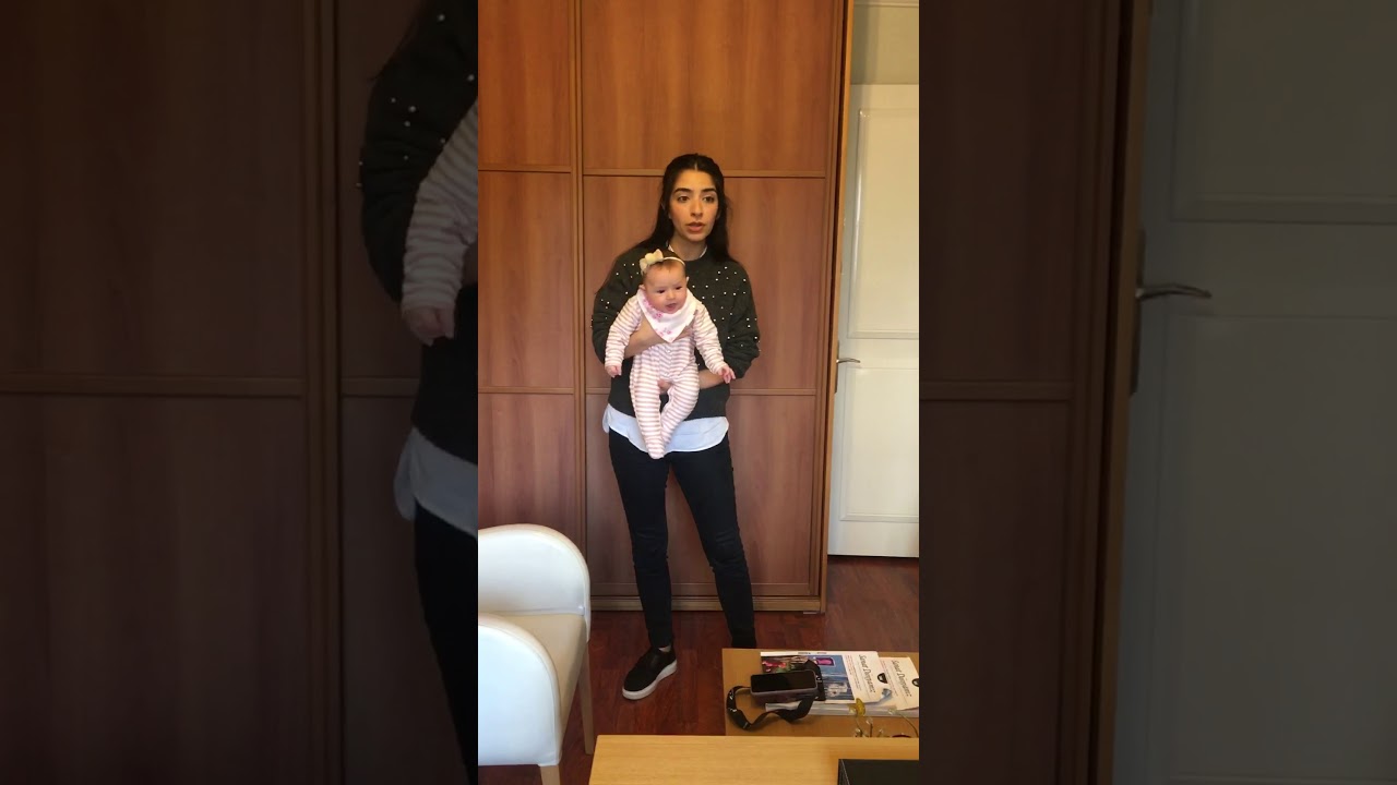 Bebeğim hiç durmuyor; hep gezmek istiyor.